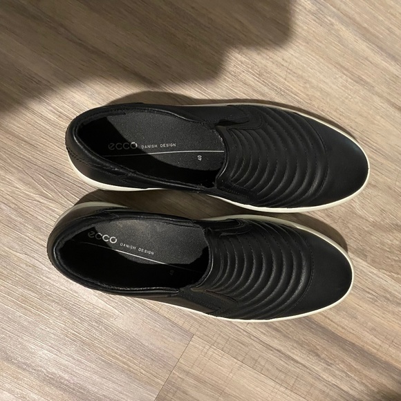 Ecco slip on leather sneaker - Picture 1 of 5